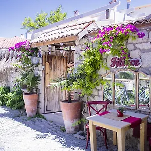Konukevi Fi̇li̇zce Konuk Evi, Alaçatı